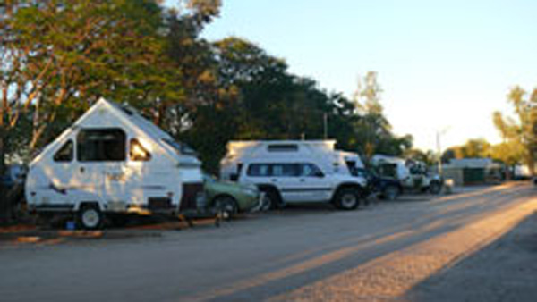 Matilda Country Tourist Park - Winton: Good paved roads throughout the park