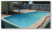 Matilda Country Tourist Park - Winton: Swimming pool