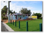 Corrimal Beach Tourist Park - Corrimal Beach: Kiosk at the entrance to the park