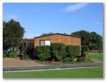Corrimal Beach Tourist Park - Corrimal Beach: Cottage accommodation ideal for families, couples and singles