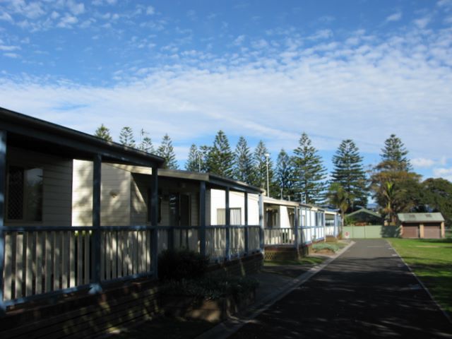 Windang Beach Tourist Park - Windang: Cottage accommodation, ideal for families, couples and singles