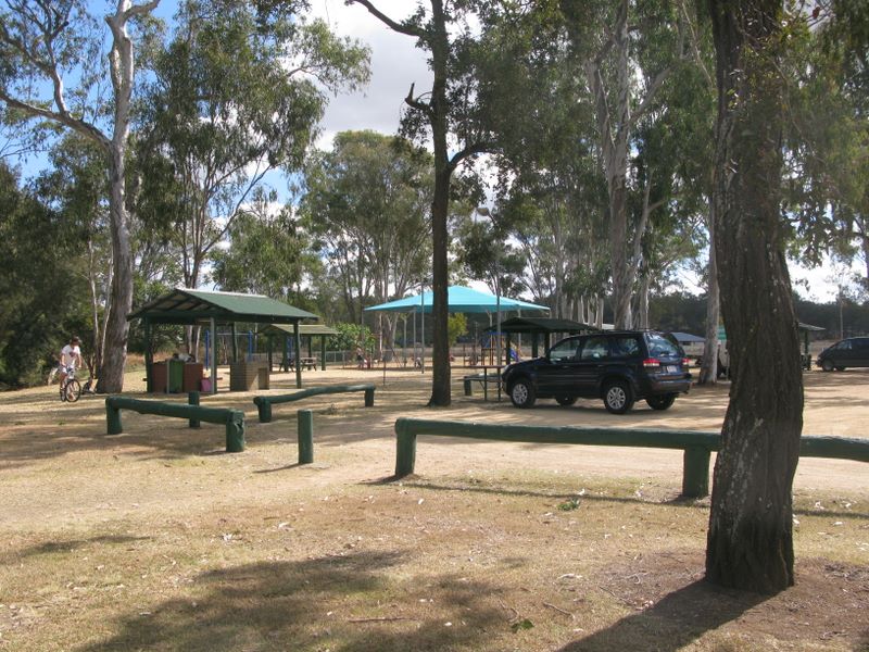 Dingo Creek Bicentennial Park - Wondai: Parking area showing sheltered outdoor BBQ