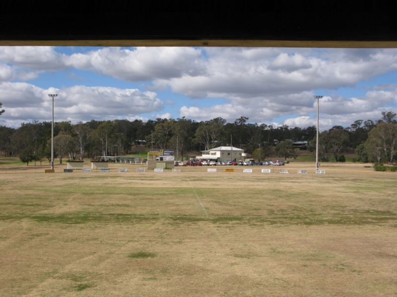 Dingo Creek Bicentennial Park - Wondai: View of oval from the grandstand