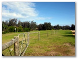 Woodside Beach Caravan Park - Woodside Beach: Area for tents and camping with access to the beach