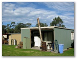 Woodside Central Caravan Park - Woodside: One holiday maker has constructed a very rustic BBQ facility