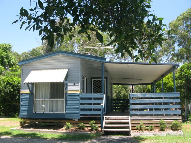 Woolgoolga Lakeside Caravan Park 2011 - Woolgoolga: Cottage accommodation, ideal for families, couples and singles