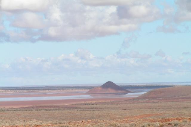 Woomera Travellers Village - Woomera: Situated a short distance from Woomera is Island Lagoon shown here after rain. Typical barren country around the Old Rocket Range which was surveyed by Len Beadell.It is a short trip 180k from Port Augusta where we usually stock up for the trip north to Alice and Darwin.