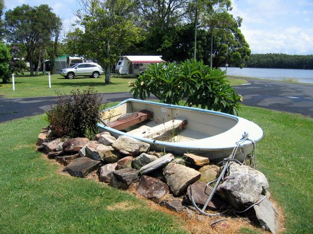 Fishing Haven Caravan Park - Palmers Island via Yamba: Fishing Haven Caravan Park is located right on the Clarence River