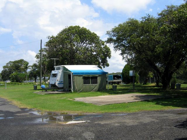 Fishing Haven Caravan Park - Palmers Island via Yamba: Powered sites for caravans