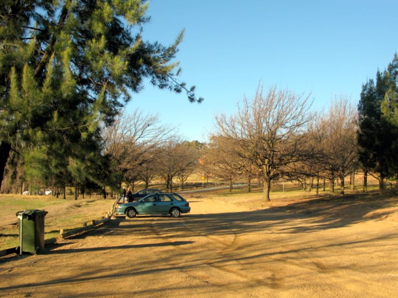 Lakeside Rest Area - Yarralumla: The area is not large and more suited to small campervans than tow caravans