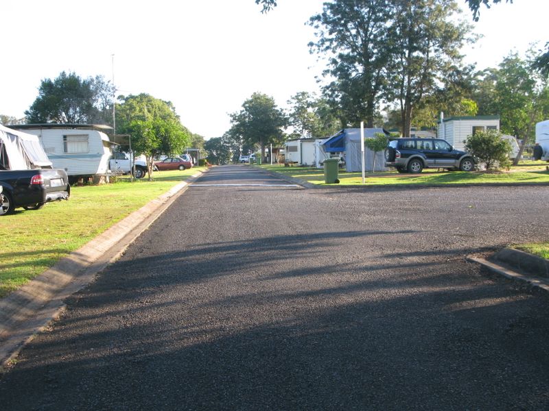 Yarraman Caravan Park - Yarraman: Good paved roads throughout the park