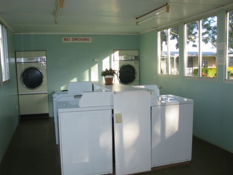 Yarraman Caravan Park - Yarraman: Interior of laundry