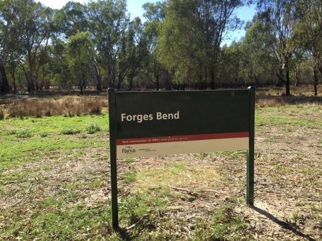 Forges Beach No 1 - Yarrawonga: Welcome sign which is visible from the cattle grid.