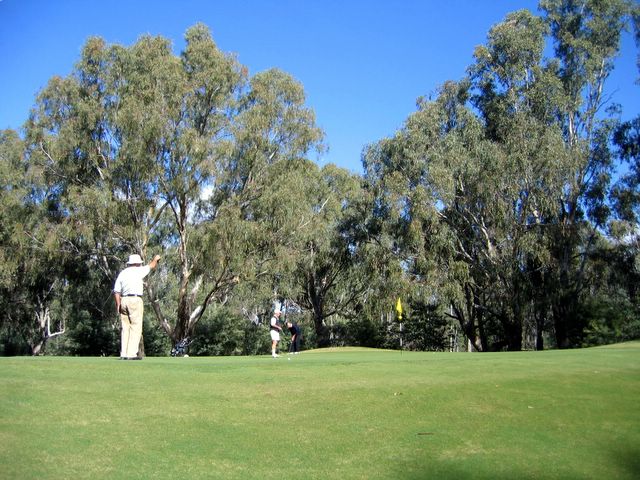 Yarrawonga & Border Golf Club - Mulwala: Green on Hole 2
