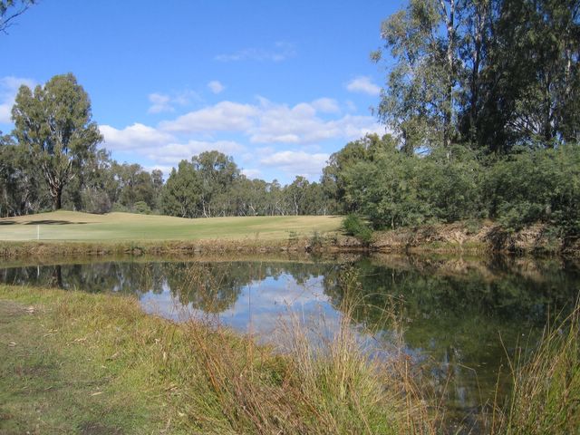 Yarrawonga & Border Golf Club - Mulwala: Water near the tee on Hole 3