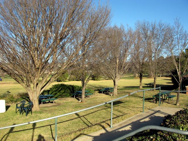 Yass Golf Course - Yass: Picnic area at the entrance to Yass Golf Course