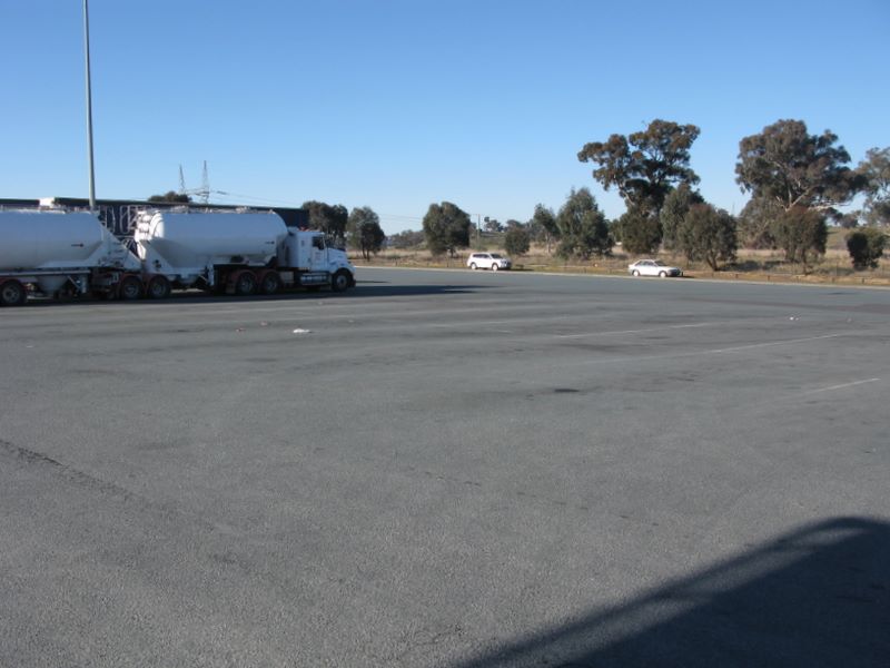 Yass Roadhouse and Service Centre - Yass: A very large sealed parking area.