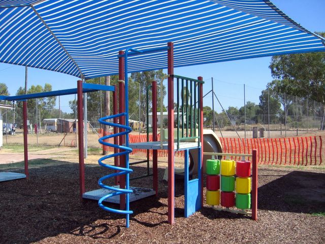 Yetman Caravan Park - Yetman: Playground for children