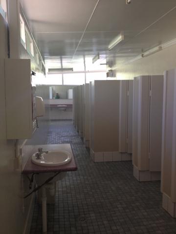 Young Tourist Park - Young: Toilets have been repainted